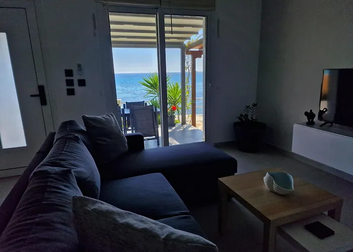 Sunset Shores Mola Kaliva